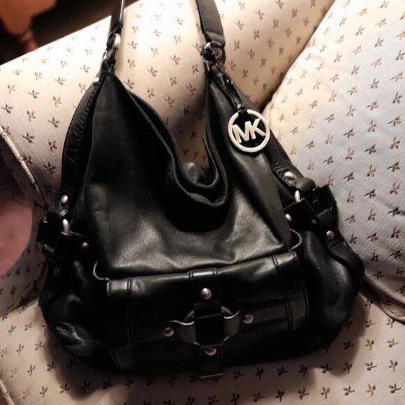 Michael Kors Slouch Bag - Picture 3 of 8